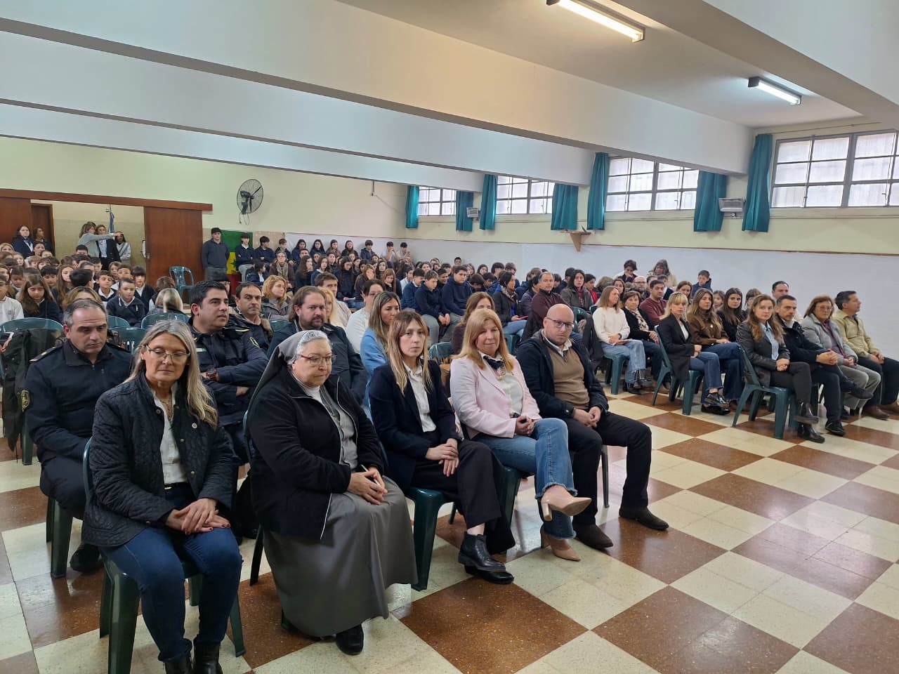 AUTORIDADES MUNICIPALES ASISTIERON AL ACTO OFICIAL